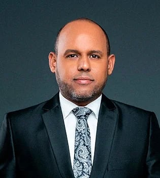 El escritor y académico Marino Beriguete trazó un perfil de Tavárez como analista político, docente e investigador. “Ha producido una investigación profunda y rigurosa”.