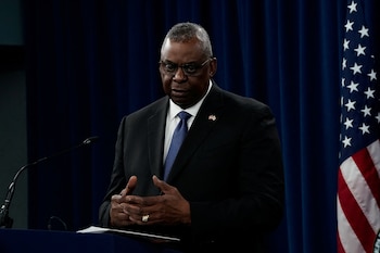 El secretario de Defensa de