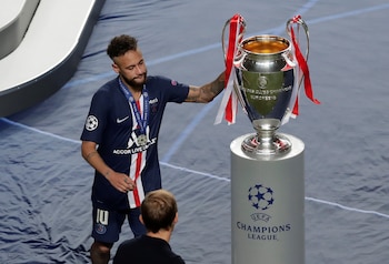 Neymar toca la copa tras