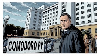 Ilustración estilo cómic de Manuel Adorni, con expresión preocupada, frente a un edificio judicial gris y blanco. Un cartel en primer plano dice "COMODORO PY".