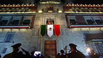 Durante la entonación del Himno