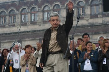 Andrés Manuel López Obrador durante la campaña del 2006
Foto:
Cuartoscuro