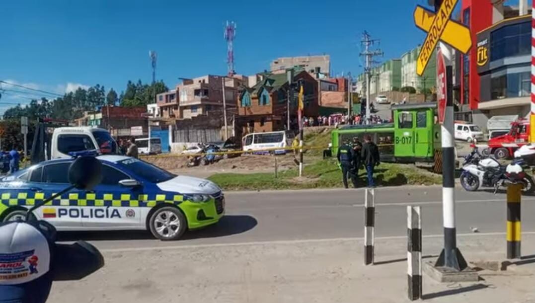 La Alcaldía de Duitama confirmó que el accidente ferroviario ocurrido en la Avenida de las Américas dejó como saldo la muerte de una mujer embarazada y heridas en un menor de edad y un ayudante del operador del tren - crédito redes sociales/Facebook