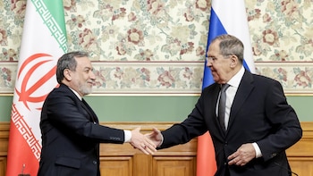 El ministro de Exteriores trata con su homólogo ruso un posible "cese completo" de la guerra con EEUU e Israel