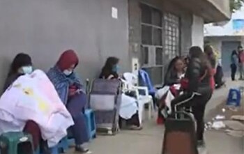 Largas colas para obtener el