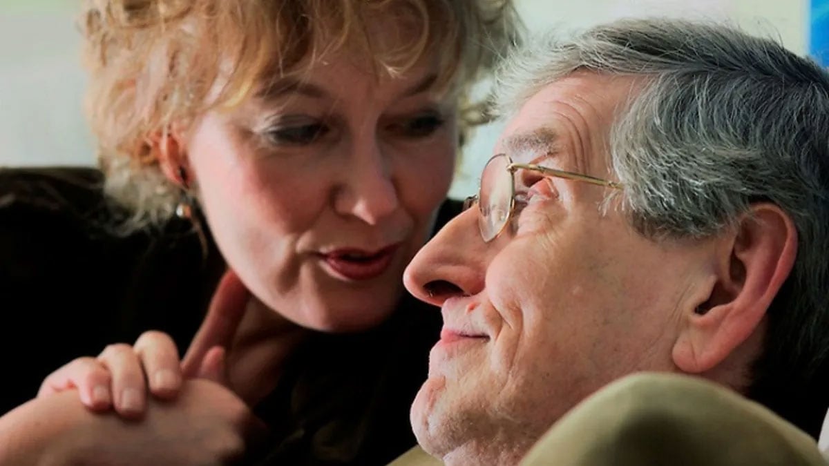 Clive Wearing fue atacado por un virus que afectó su cerebro y le borró la memoria