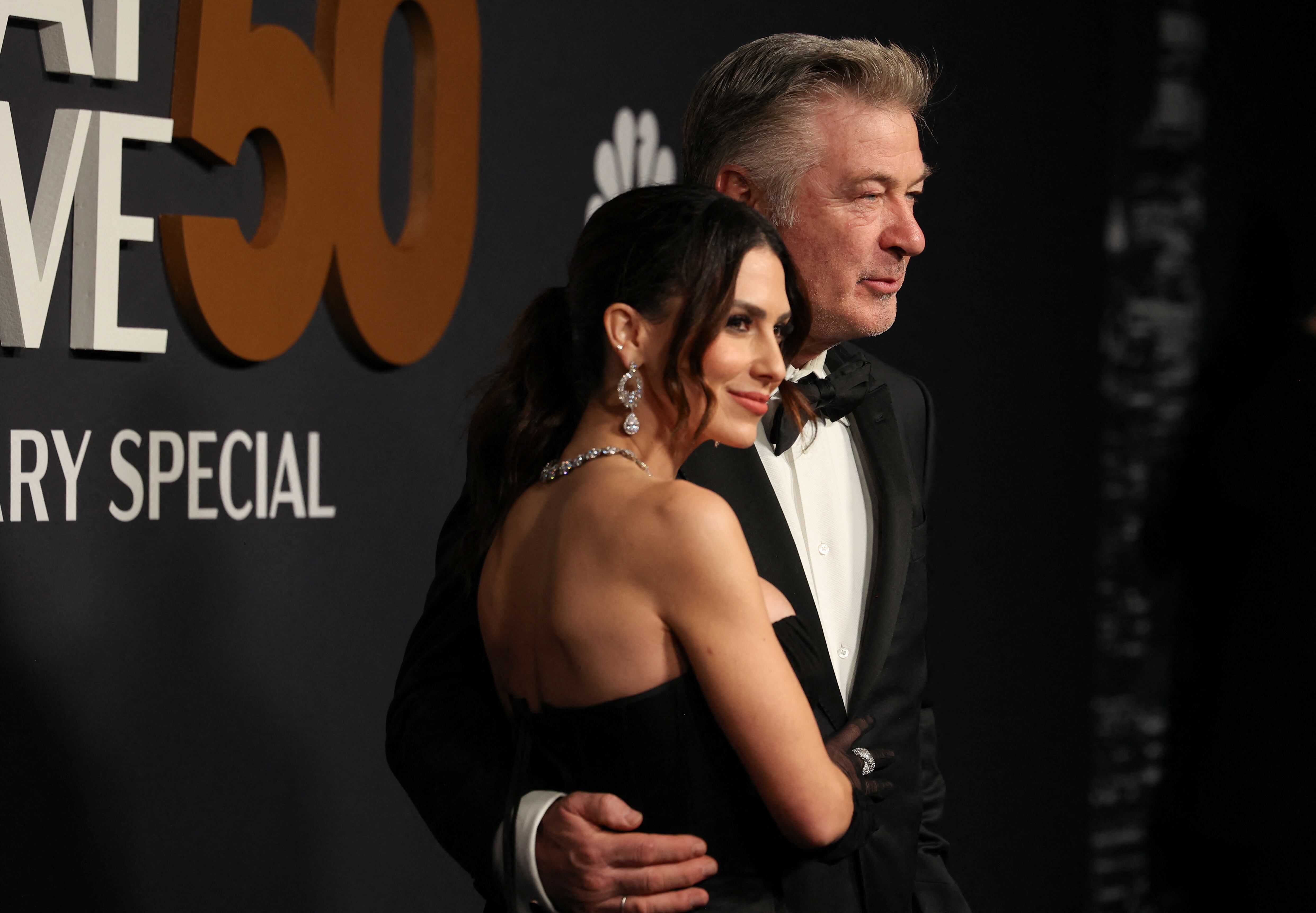 En su libro, Hilaria Baldwin responde a todas las críticas que los fans han dicho acerca de su relación con Alec (Créditos: REUTERS/Caitlin Ochs).
