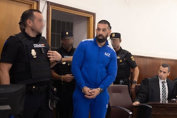19/10/2026 El acusado principal, M.S., durante la segunda sesión del juicio por el asesinato de El Torrejón en Huelva. A 19 de octubre de 2026 en Huelva (Andalucía, España). La Sección Primera de la Audiencia Provincial de Huelva acoge la segunda jornada del juicio contra M.S., el hombre conocido como 'El Baba', como acusado de asesinato con alevosía por el tiroteo que acabó con la vida de una persona (R.M.) el 10 de septiembre de 2024 en el barrio de El Torrejón, en Huelva capital.
POLITICA
Europa Press