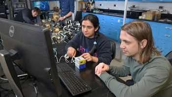 Estudiantes y científicos analizan datos