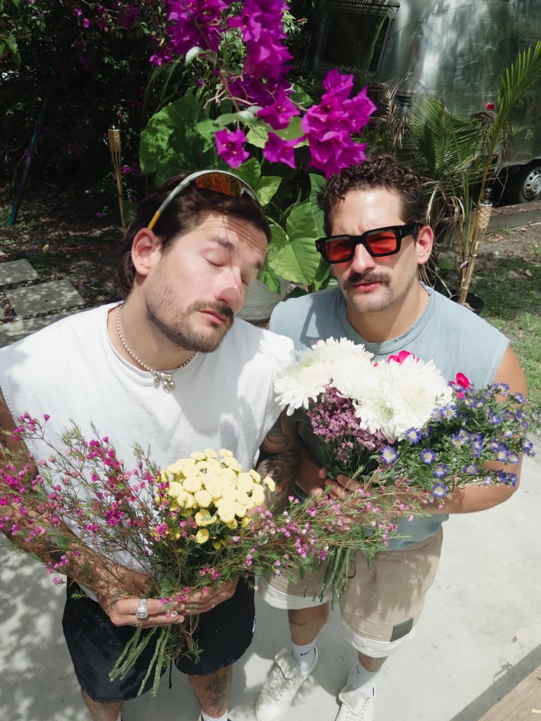 Ricky, autor de 'Las flores', compuso la canción durante un retiro personal, enfatizando la autenticidad y lo íntimo del mensaje (Instagram)