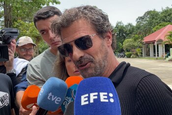 Captura de video de la llegada del actor español Rodolfo Sancho a la prisión de Koh Samui. (EFE)