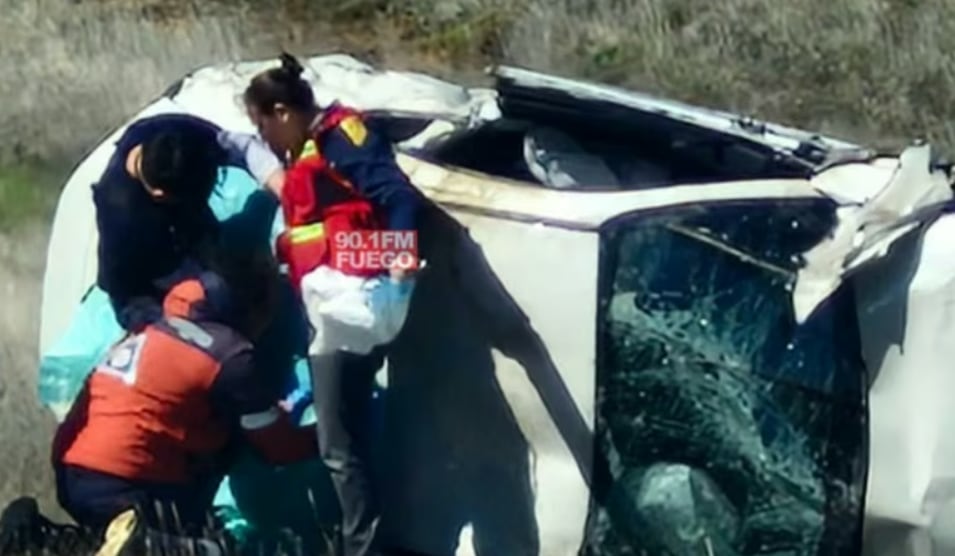 El Toyota 86 GR terminó apoyado sobre su lateral derecho a casi 100 metros del punto donde abandonó la calzada