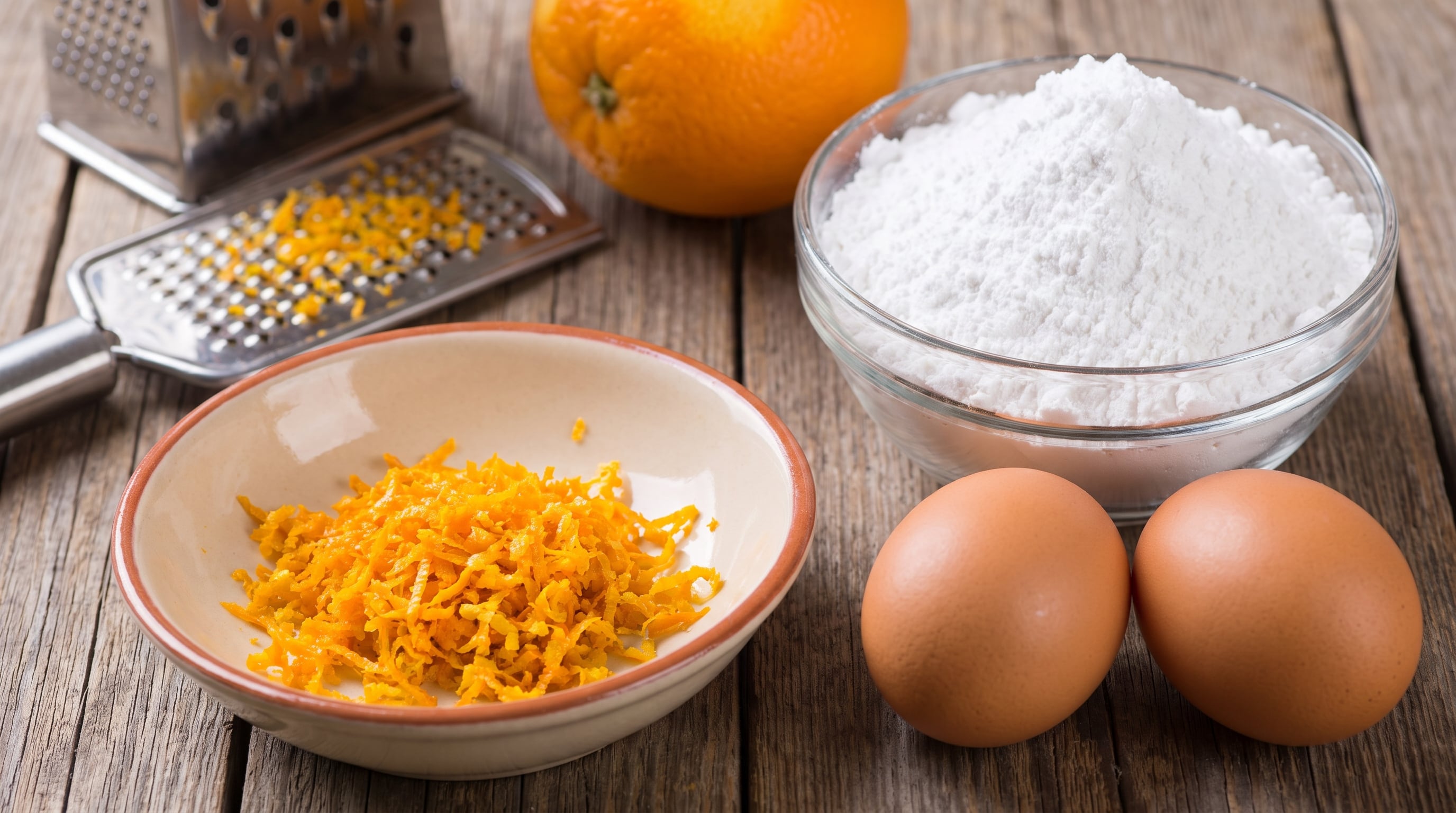 Los huevos, la naranja y el azúcar impalpable integran parte de la lista de ingredientes (Imagen Ilustrativa Infobae)