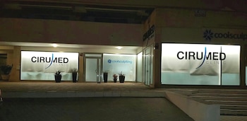 El sicario llegó hasta Cirumed Clinic, la clínica que fundó Aslani en 2018, y allí le disparó a quemarropa - crédito Dr. Alexander Aslani - Cirumed Clinic Marbella/Facebook