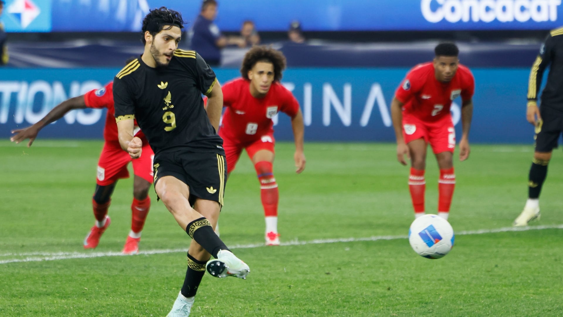 Raúl Jiménez reveló que practicaba los penales junto a Gilberto Mora durante el Mundial 2026 (AP)