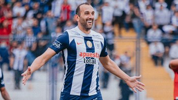 Hernán Barcos celebrando su gol en Alianza Lima vs Cantolao por Liga 1.