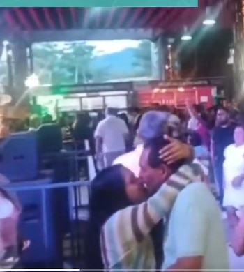 Alejandro Luján fue grabado besando