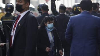 La primera dama ingresó rápidamente