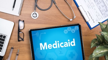 Un médico fue acusado de intentar estafar 4,3 millones de dólares al programa Medicaid de Georgia