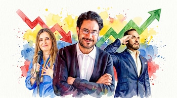 Pintura acuarela de tres personas: una mujer con micrófono, un hombre con brazos cruzados, y otro hombre. Fondo con flechas roja descendente y verde ascendente.