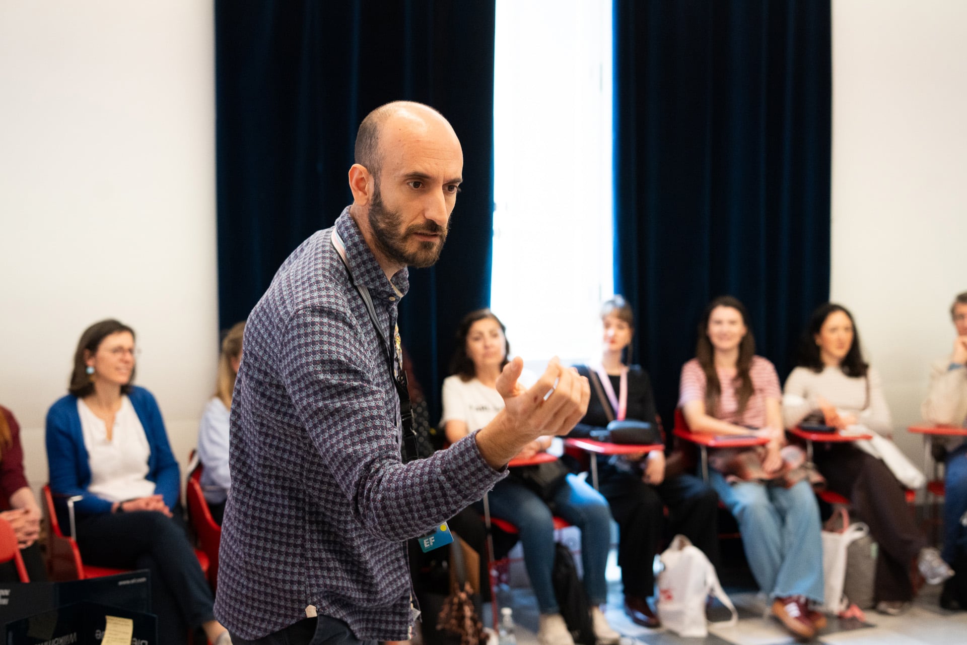 Aulas sin paredes: los estudiantes argentinos de EF Education First transforman cada instante en una clase práctica de italiano.