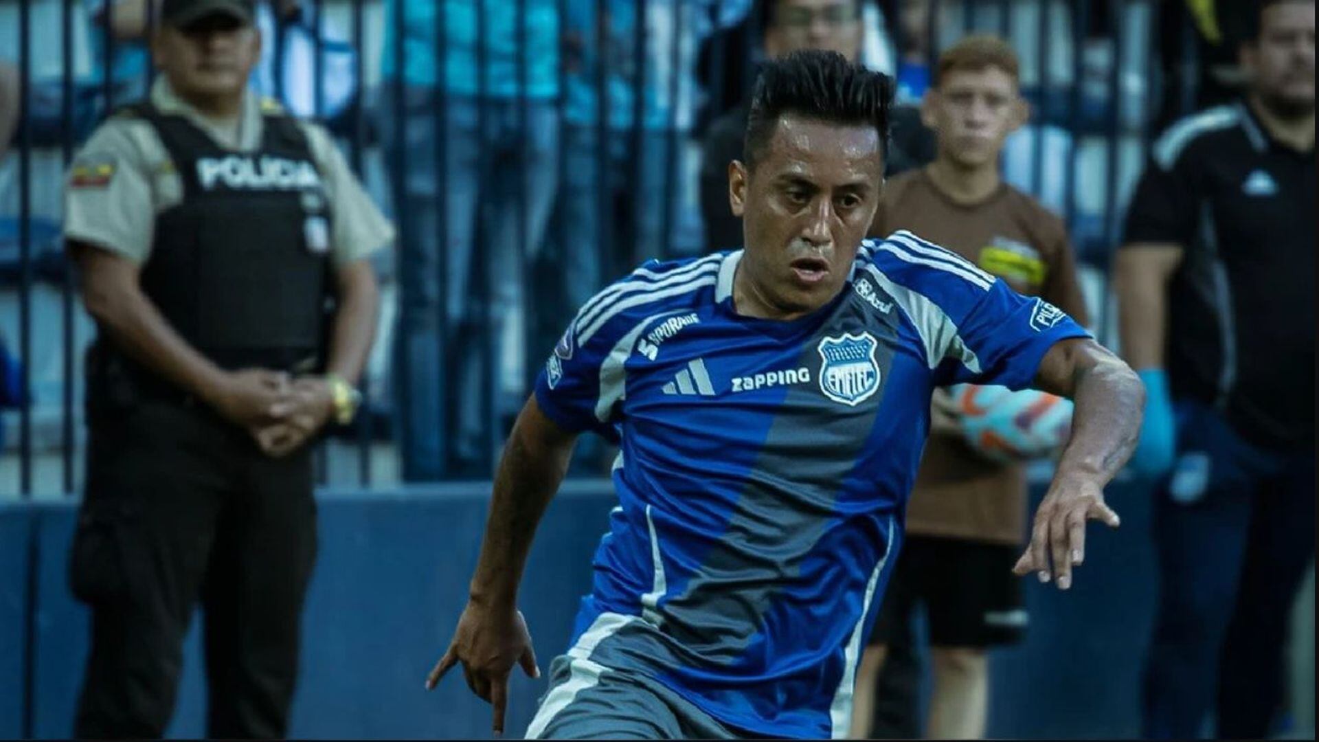 La demanda anunciada por Cueva implica que la disputa ya no solo se dirimirá ante las cámaras, sino también ante un juez que deberá determinar la verdad. (Emelec)