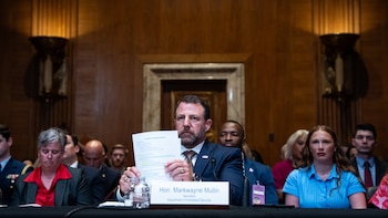 El gobierno de Trump busca desnaturalizar a 17 migrantes