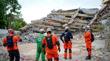 300 rescatistas salvadoreños permanecen en Venezuela tras emergencia por terremotos