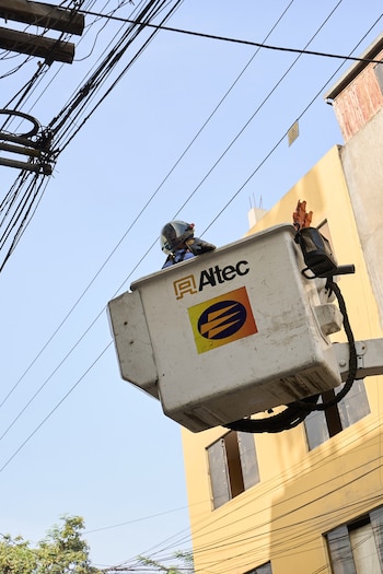 Luz del Sur ejecuta operativos para retirar conexiones irregulares. Difusión