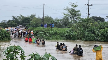 La tormenta tropical Sara comienza