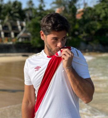 Andrés Wiese con la camiseta