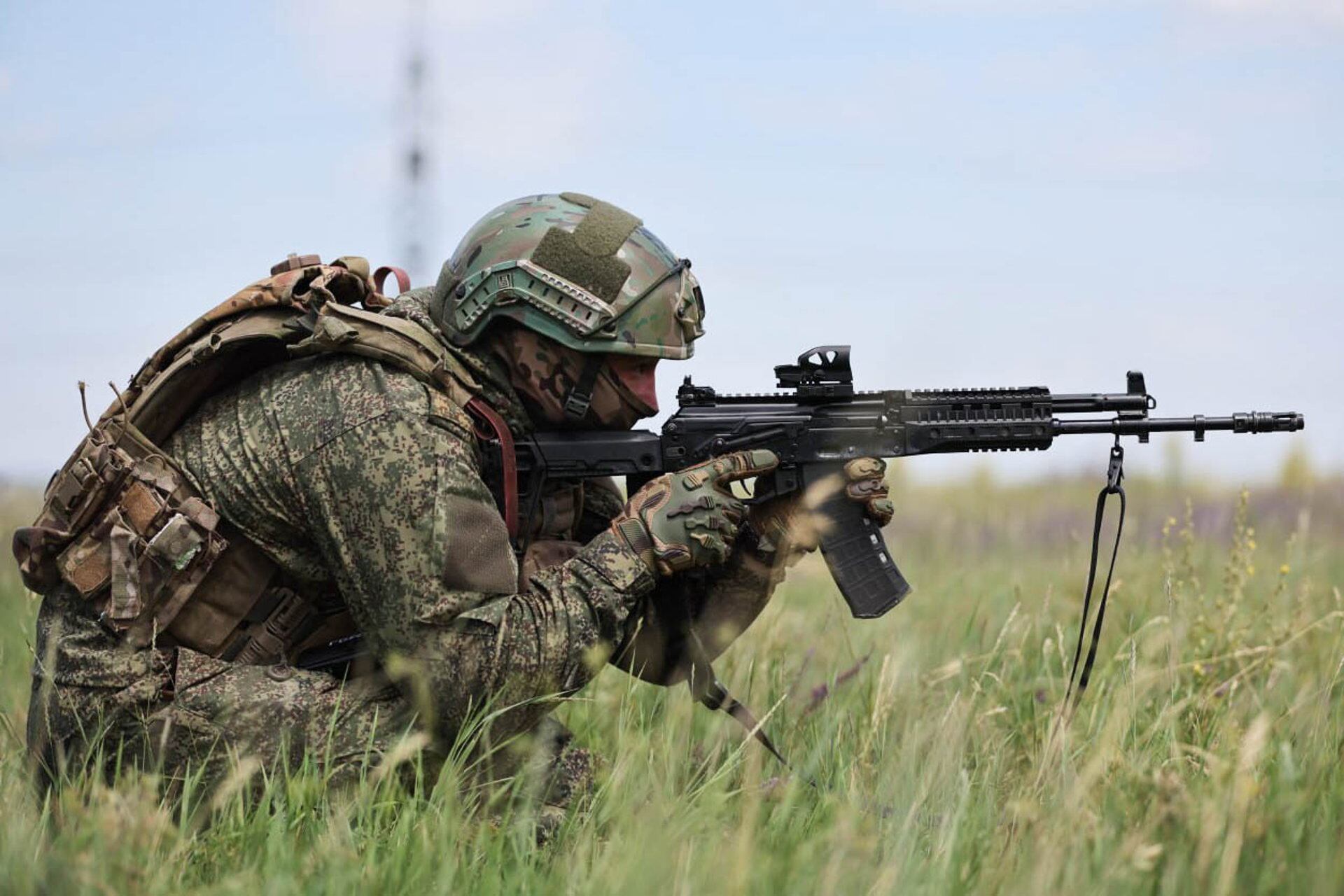 Su madre, Omaida Estela González, lidera las gestiones para reunir fondos y lograr el traslado de los restos. - crédito Europa Press/Contacto/Dmitry Yagodkin