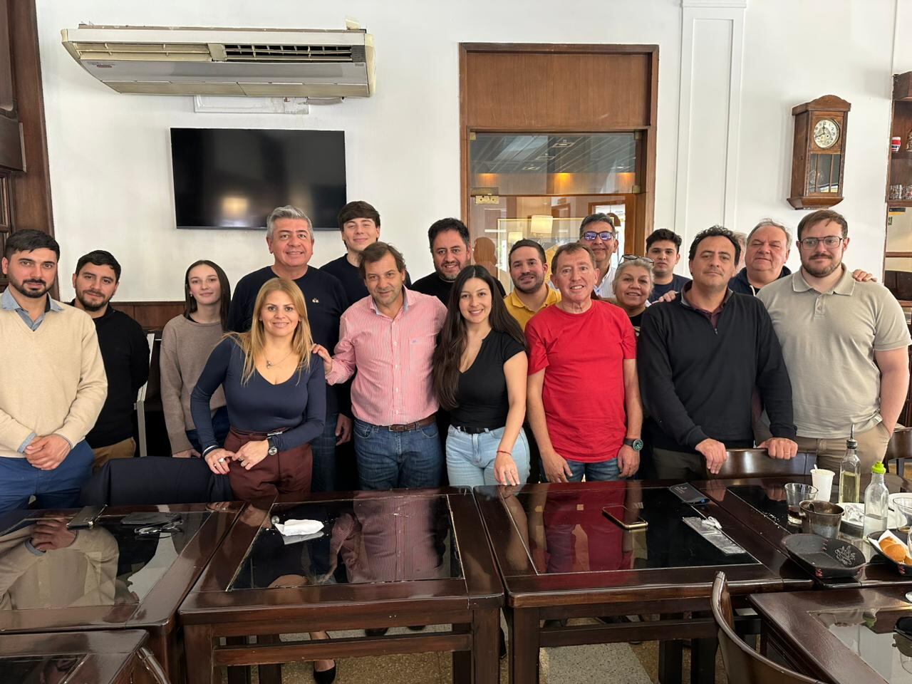 Dirigentes de la UCR Córdoba se reunieron para exigir definiciones electorales