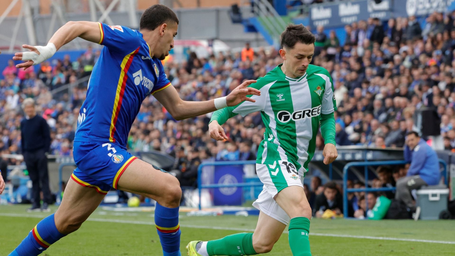 Álvaro Fidalgo sigue sin ganarse un lugar en el Betis tras triunfo ante Málaga