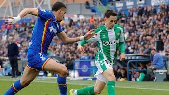 Álvaro Fidalgo sigue sin ganarse un lugar en el Betis tras triunfo ante Málaga