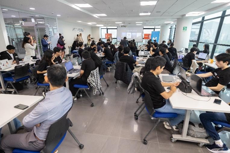 Los equipos finalistas contaron con el acompañamiento de 11 mentores de Movistar, quienes compartieron su experiencia y los guiaron en el desarrollo de sus propuestas. (Foto: Difusión)