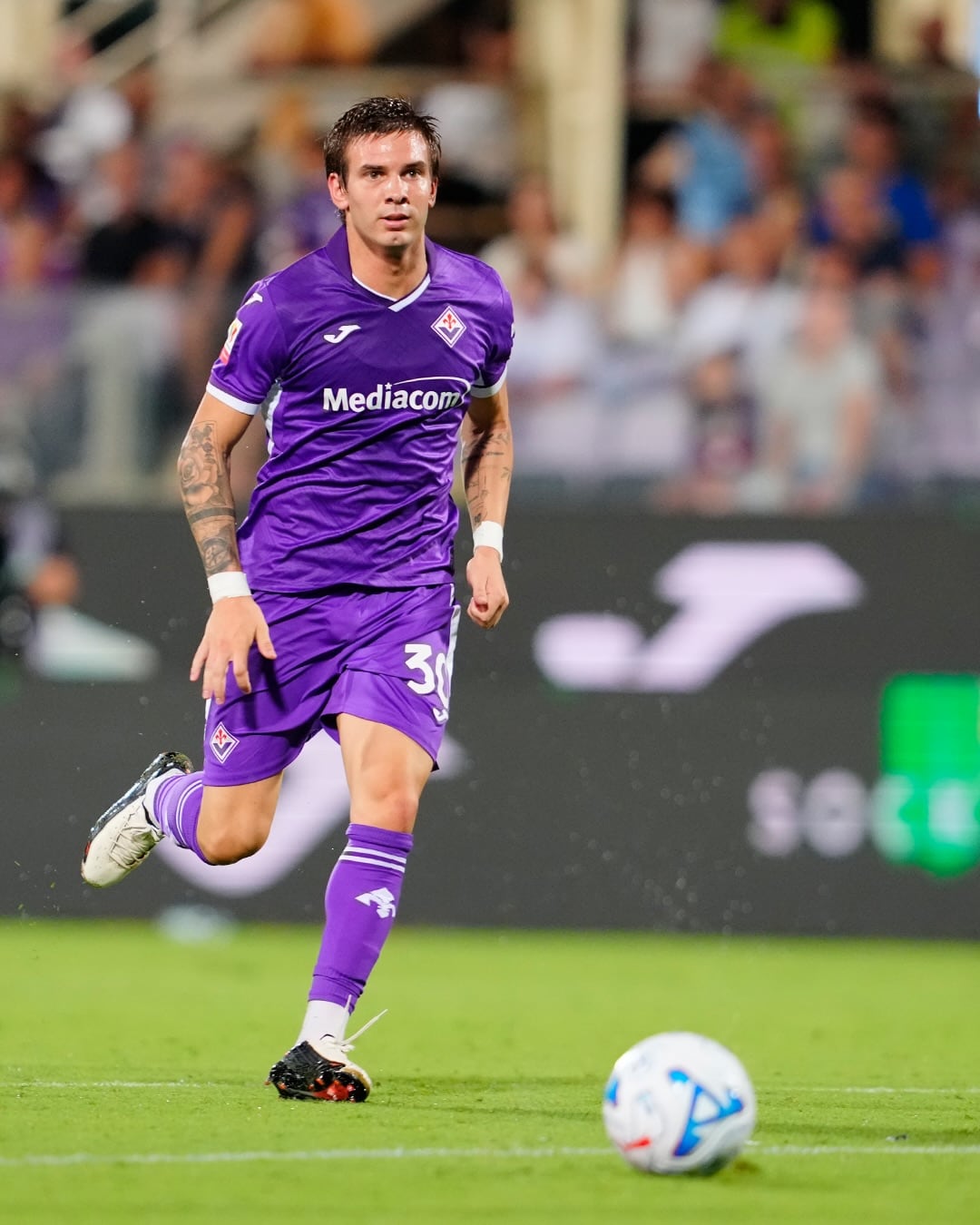 Franco Mastantuono sumó minutos en el Artemio Franchi durante la goleada de la Fiorentina ante Benevento por la Copa Italia (@acffiorentina)