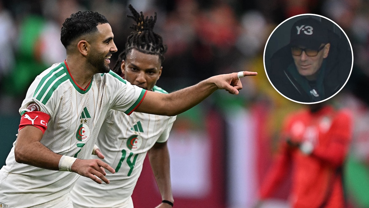 Riyad Mahrez celebrando un gol con la camiseta de Argelia