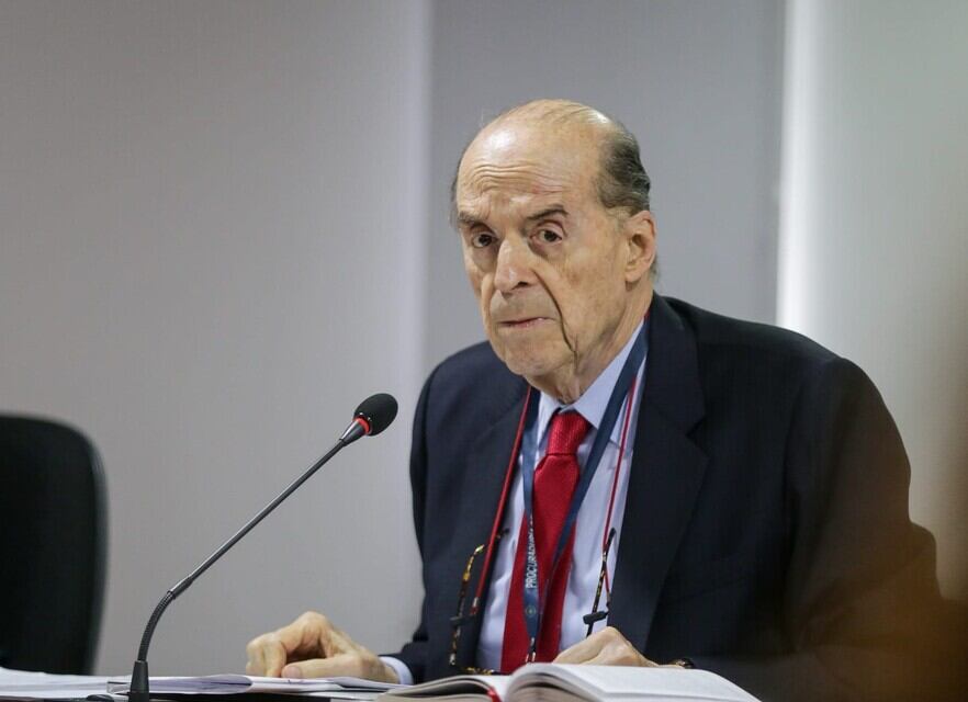 Álvaro Leyva inicia acciones judiciales en España por acusaciones de golpe de Estado