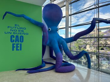 Tras subir las escaleras, la