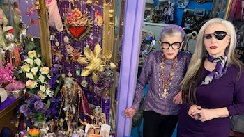 Alaska junto a su madre