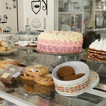 La vicepresidenta visitó Membrillar Pastelería,