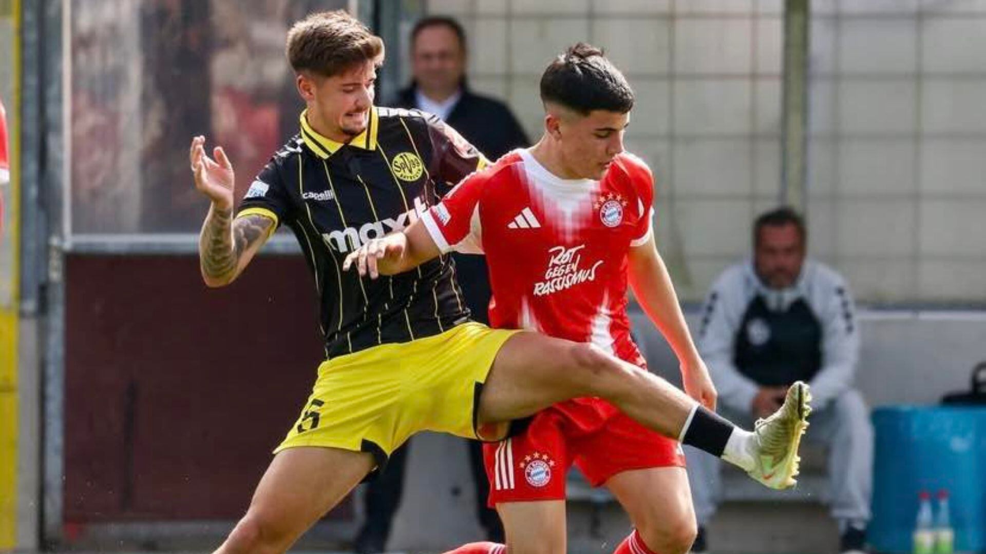 Felipe Chávez en su última aparición de la Regionalliga contra Borussia Dortmund. - Crédito: Michael Ott