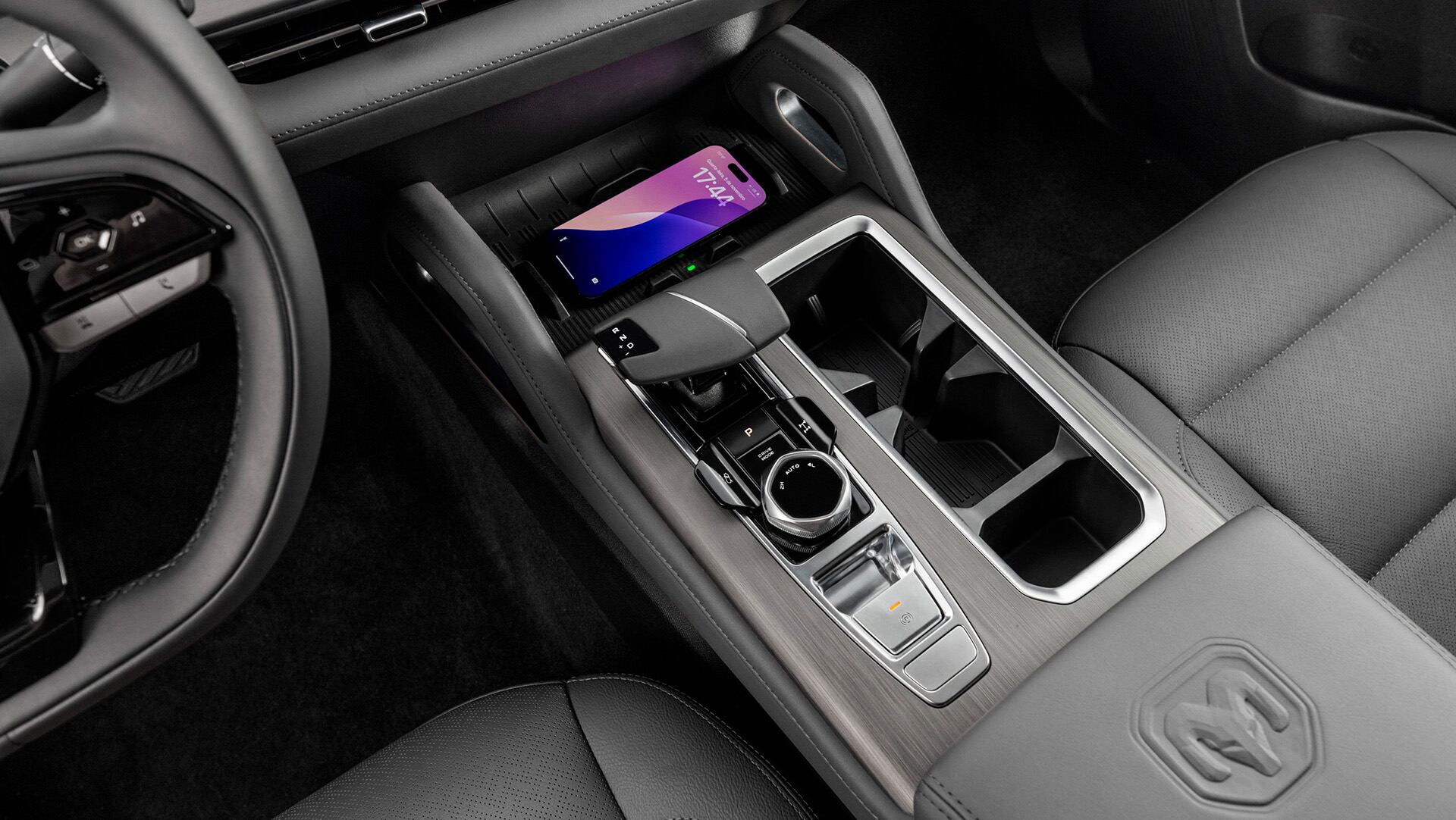 La calidad de los materiales y mandos del interior están acordes al estándar de RAM