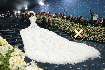 Con un diseño blanco de