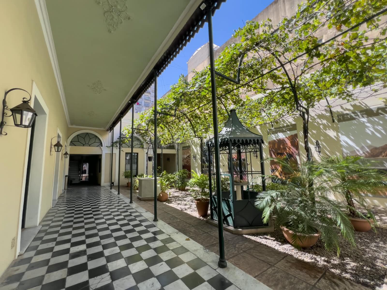 Las visitas guiadas incluyen la Casa de San Juan en Buenos Aires, declarada Monumento Histórico Nacional por haber sido residencia de Sarmiento