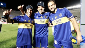 Tevez, Ábila e Izquierdoz con