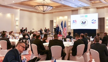 Representantes del sector público y privado analizaron nuevas oportunidades de inversión tecnológica en Honduras. La expansión de infraestructura permitirá mejorar el acceso a servicios de telecomunicaciones en distintas regiones del país. (Foto: Embajada EEUU)
