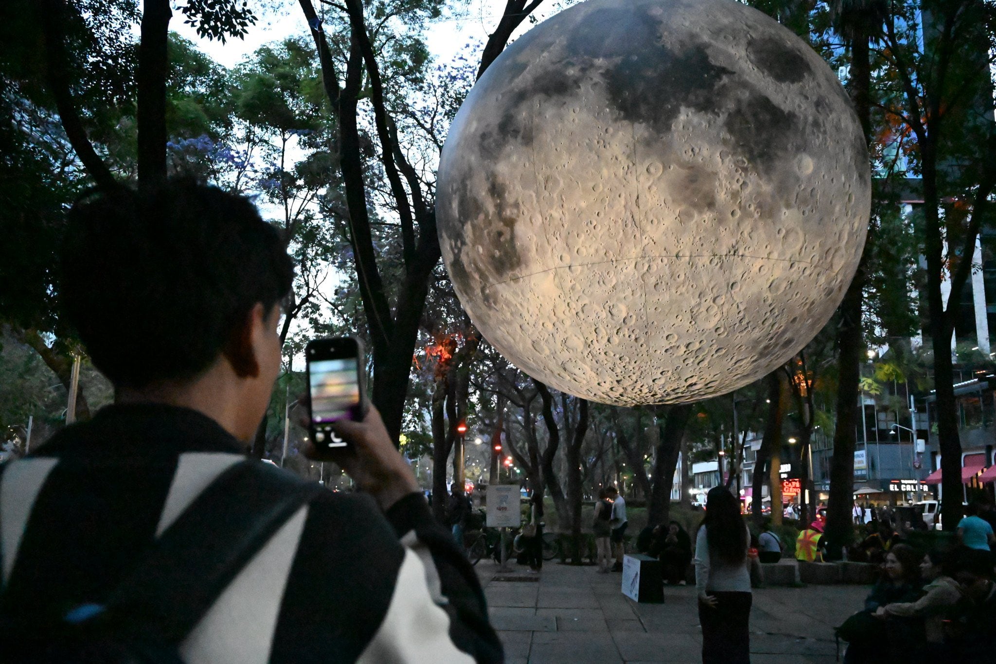 La Luna Gigante en su último día este domingo 5 de abril estará de las 19:00 a 23:00 horas. Foto: X/@turismocdmx.