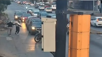 Video: un policía de la Ciudad se defendió a los tiros de un robo en Malvinas Argentinas y mató a un motochorro